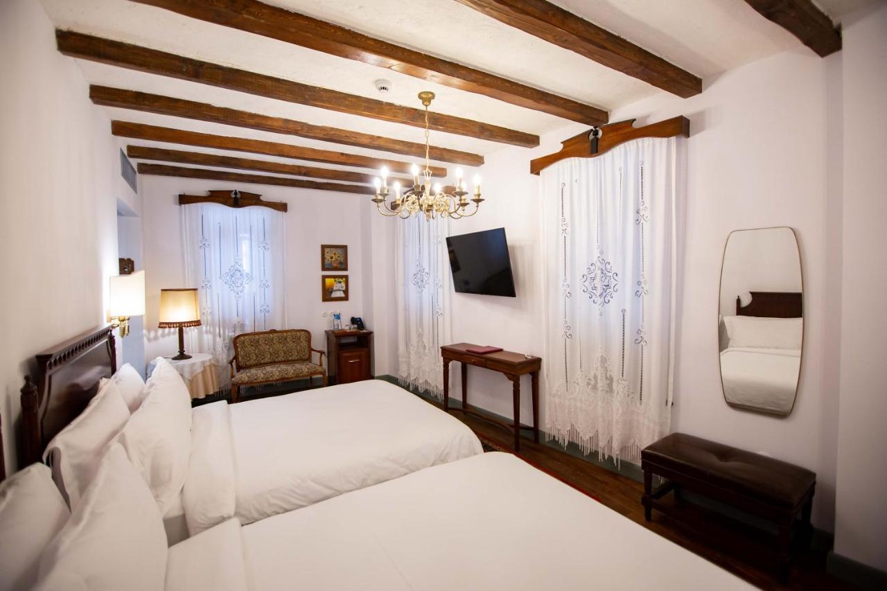 Vila Ebel Hotel Pool & Spa Korça Kültér fotó