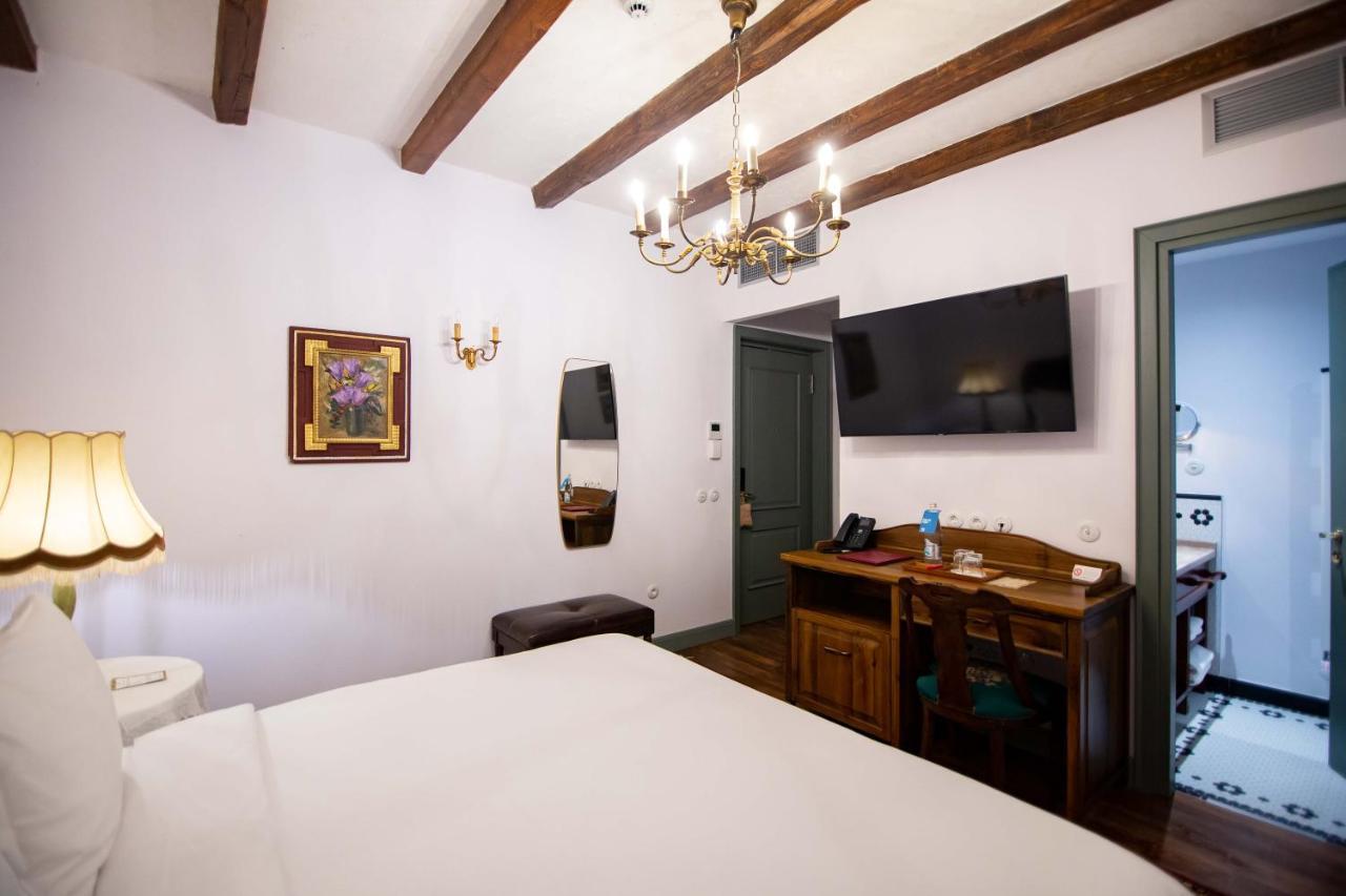 Vila Ebel Hotel Pool & Spa Korça Kültér fotó
