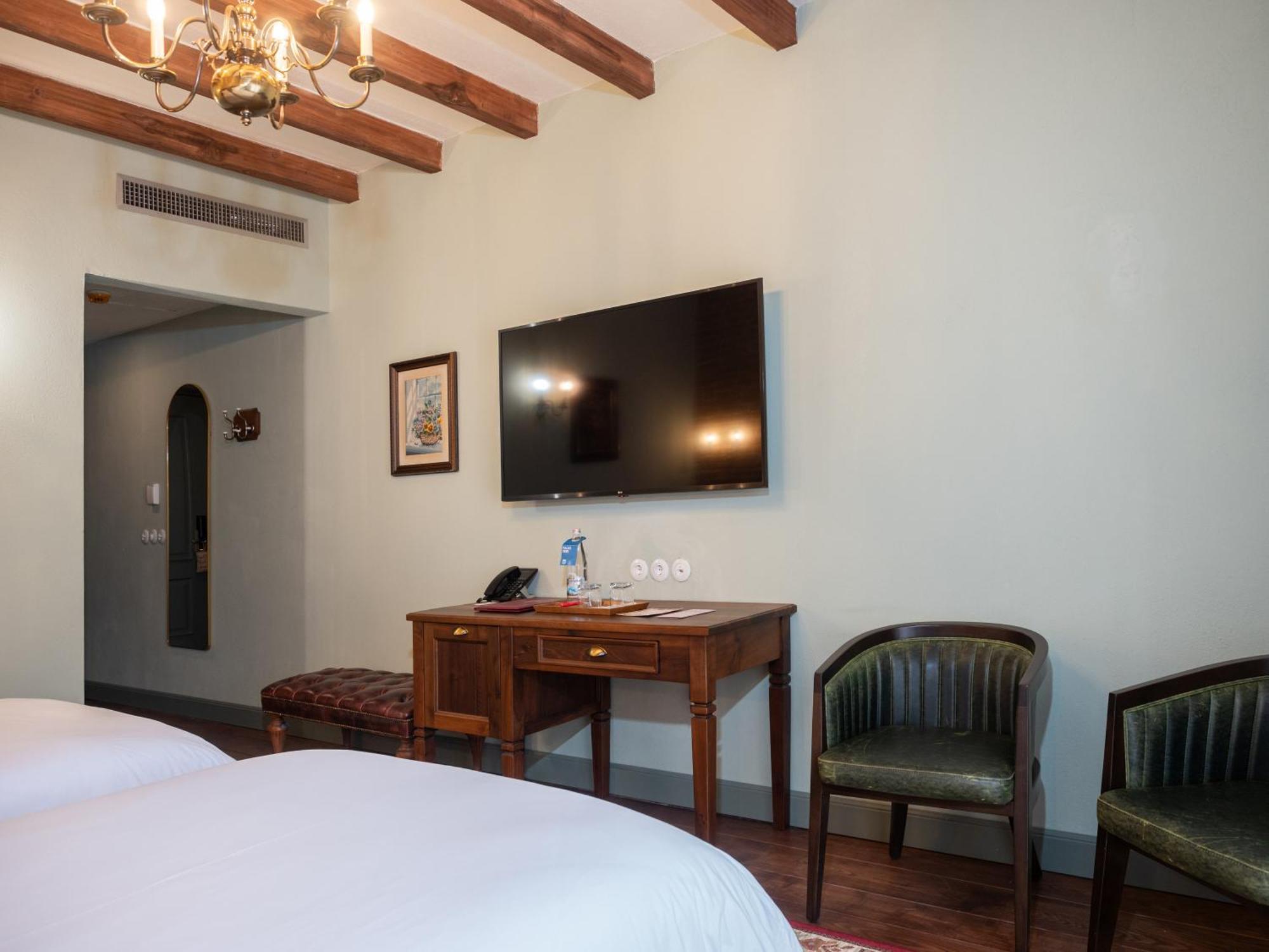 Vila Ebel Hotel Pool & Spa Korça Kültér fotó