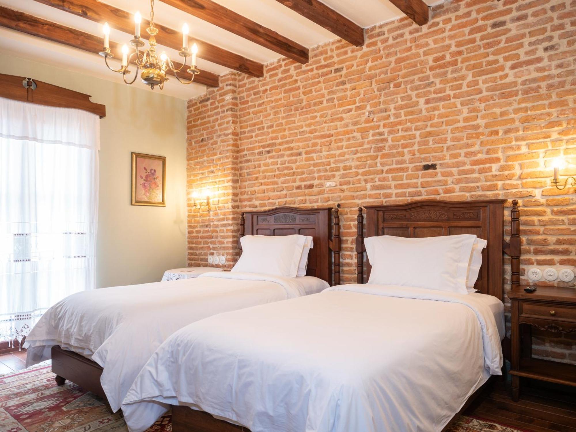 Vila Ebel Hotel Pool & Spa Korça Kültér fotó