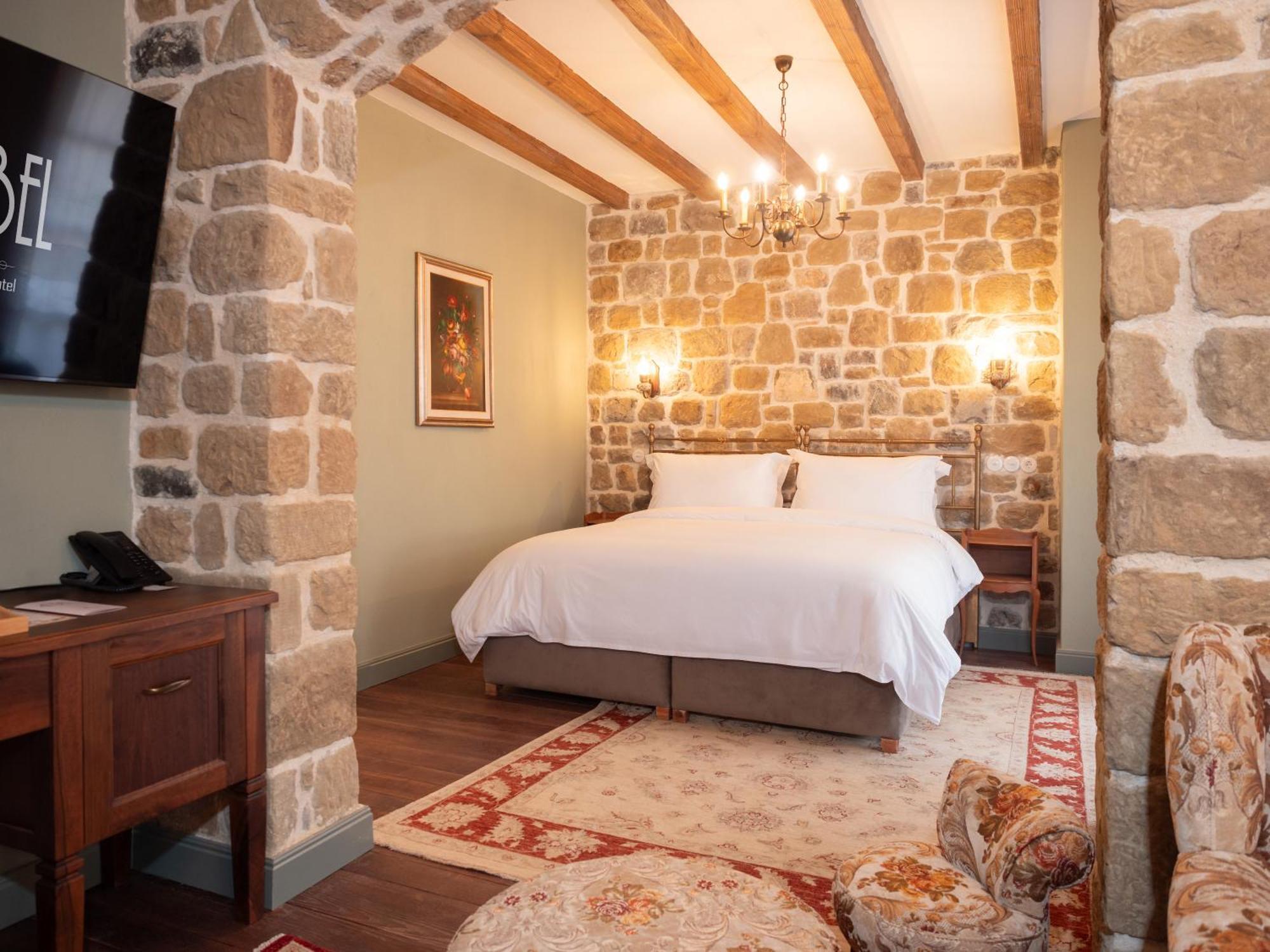 Vila Ebel Hotel Pool & Spa Korça Kültér fotó