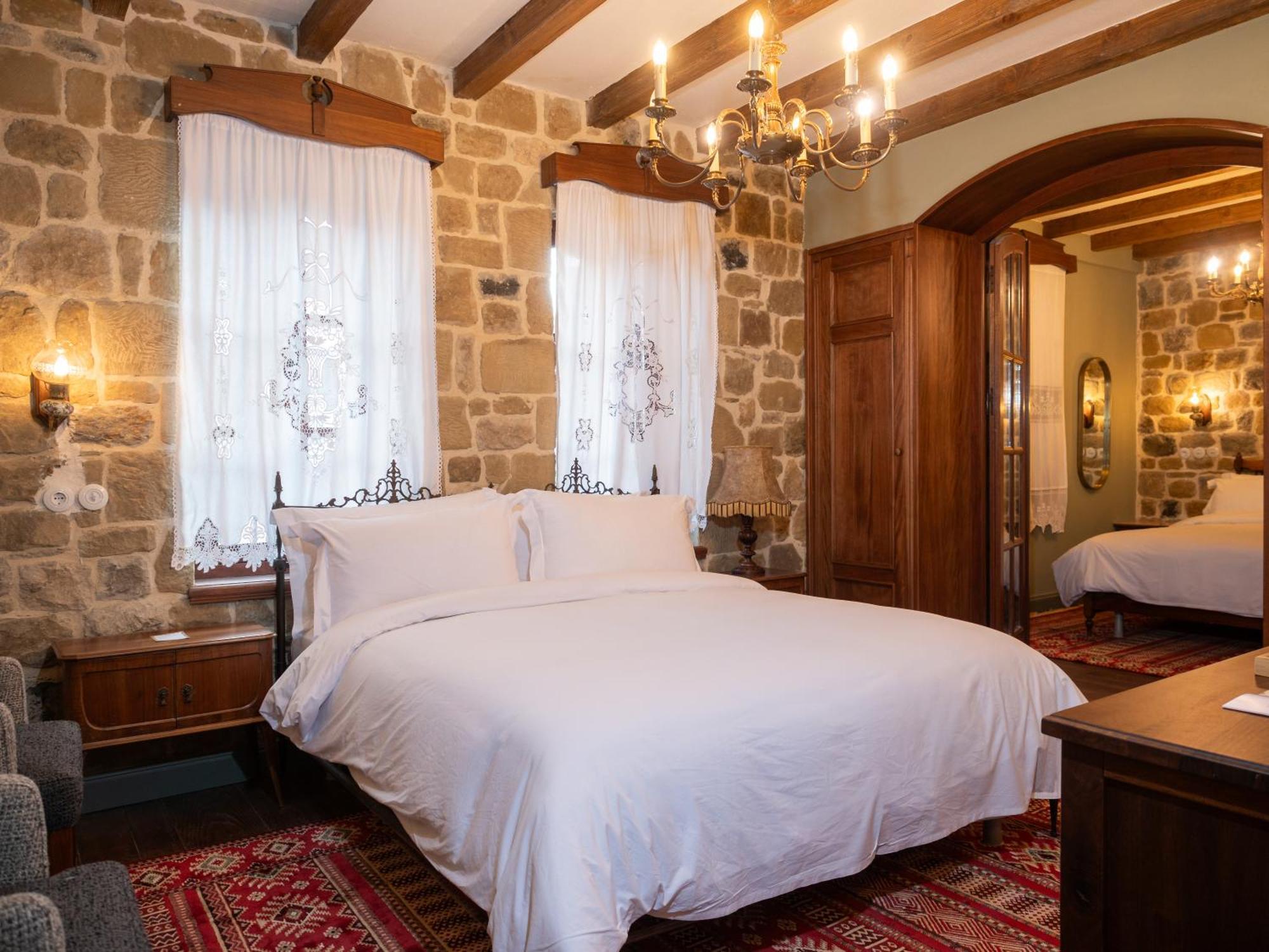 Vila Ebel Hotel Pool & Spa Korça Kültér fotó