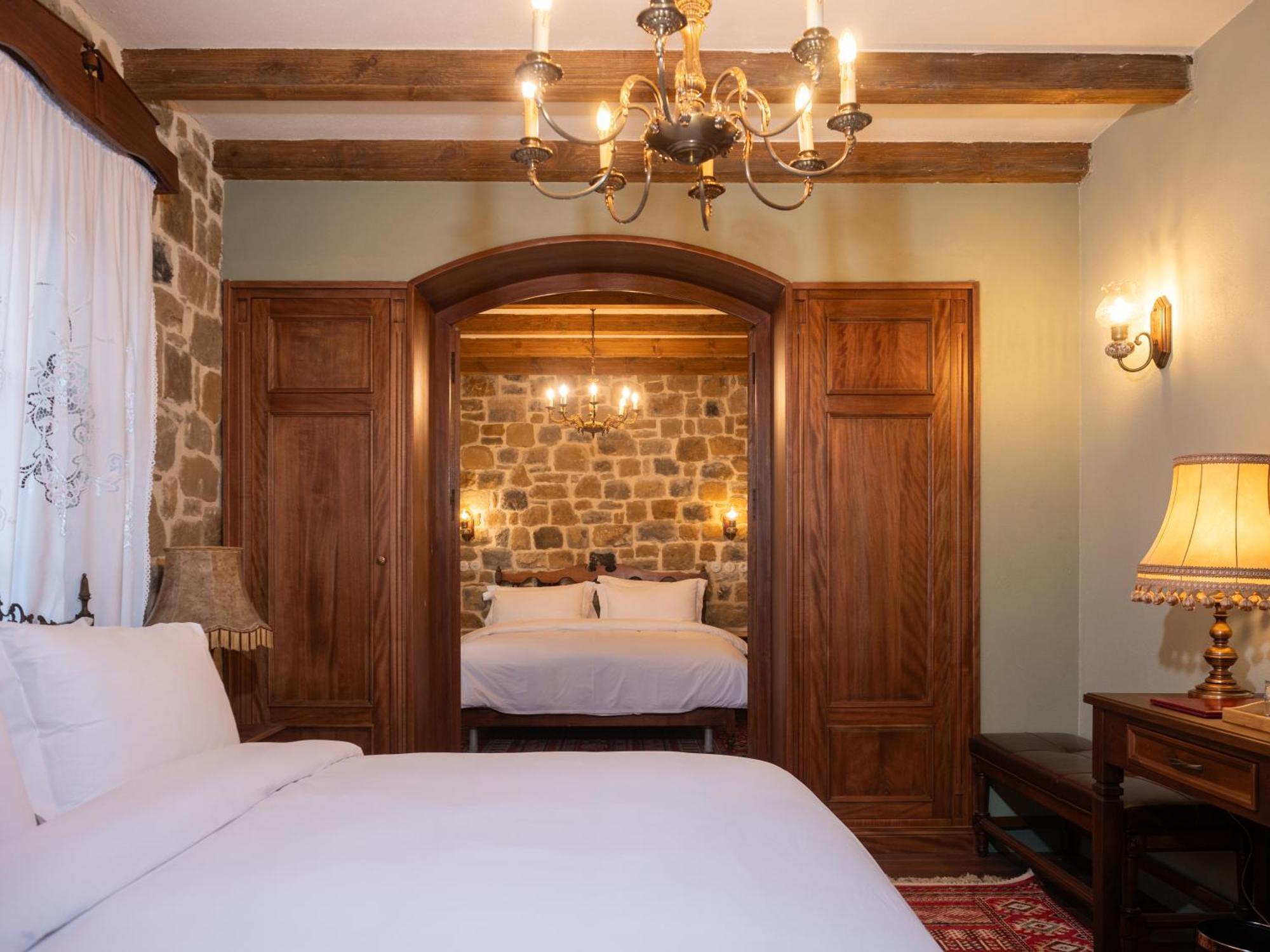 Vila Ebel Hotel Pool & Spa Korça Kültér fotó