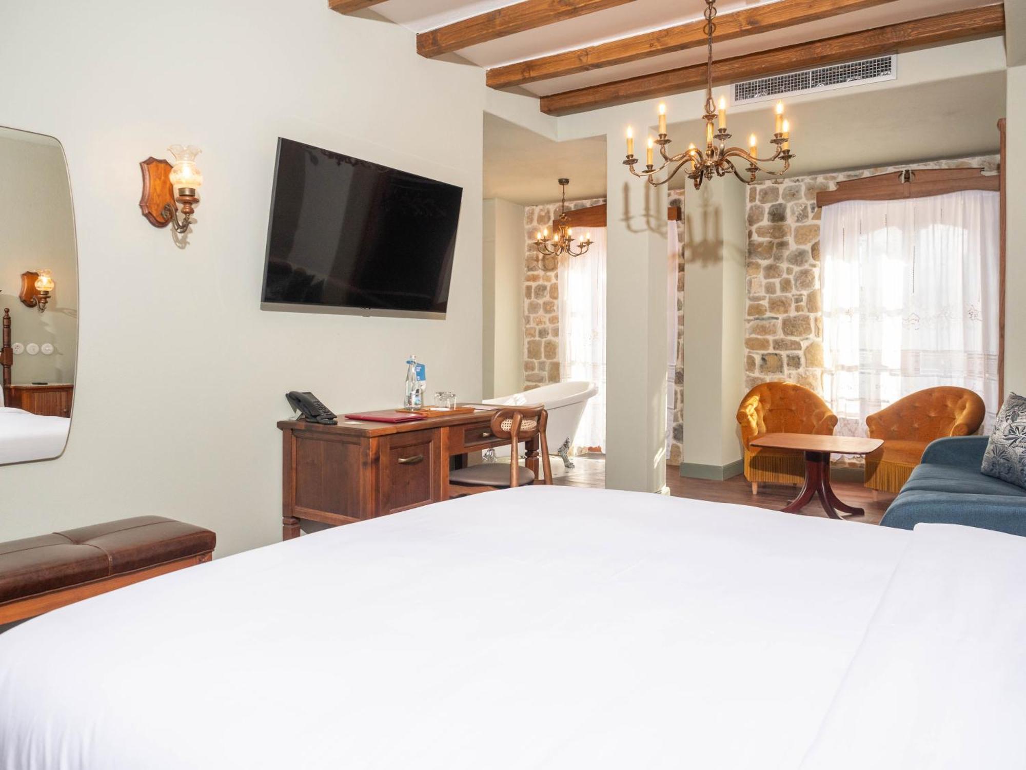 Vila Ebel Hotel Pool & Spa Korça Kültér fotó
